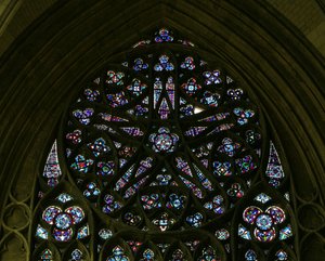 Die Nordrose mit geometrischem Rautenmuster (Rosettenfenster - innen) von French School