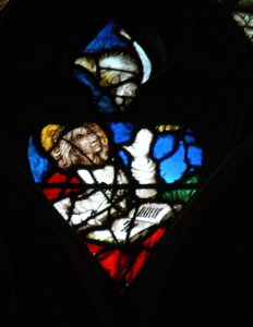 Das westliche Rosenfenster zeigt eine Szene aus dem Buch der Offenbarung: Öffnung des vierten Siegels, mit dem Adler des Johannes (6:7). von French School