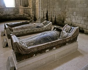 Gräber von Eleonore von Aquitanien (Vordergrund) (1122-1204), Königin von...