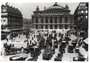 Verkehr vor der Pariser Oper, 1890-99 von French School