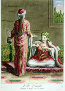 Türkisches Mädchen trinkt Kaffee auf dem Sofa, aus der Sammlung von Kostümdrucken aus dem Levant, graviert von I. Haussard, 1707-08 von French School