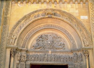 Tympanon der Vorhalle, das Christus in Majestät mit den Symbolen der Evangelisten darstellt, ca. 1140-50 von French School