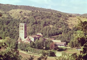 Blick auf die Abtei und den Kirchturm von French School