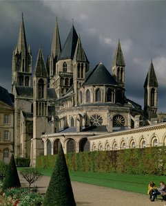 Ansicht der Benediktinerabtei von Osten, 11.-12. Jahrhundert von French School