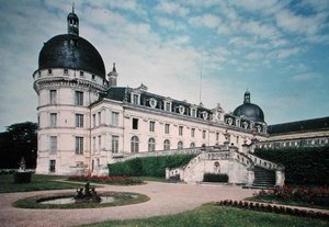 Ansicht der Nordostfassade und der doppelläufigen Treppe, Bau begonnen 1540 von French School