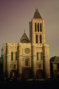 Ansicht der Westfassade, begonnen ca. 1135