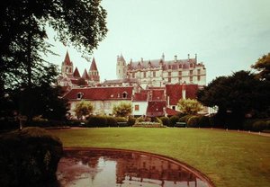 Ansicht des Schlosses und der Kirche St. Ours von French School