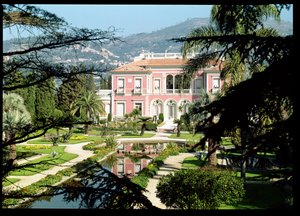 Ansicht der Fassade und Gärten der Villa Ile-de-France, erbaut 1905-12 von French School