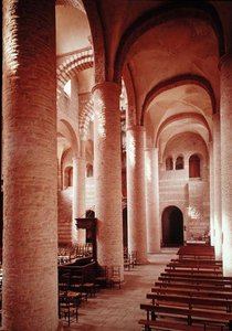Ansicht des nördlichen Seitenschiffs, Blick auf das Narthex