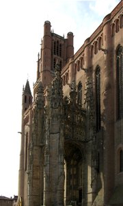 Ansicht der rechten Seite mit dem überdachten Vorbau
