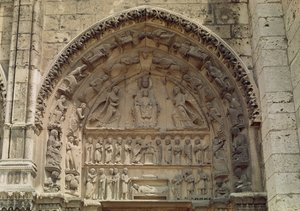 Ansicht des Tympanons, das die Madonna und das Kind auf dem Thron zeigt, Südportal des Königlichen Portals, um 1145-50 von French School