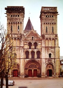 Ansicht der Westfassade von La Trinité, Abbaye aux Dames von French School
