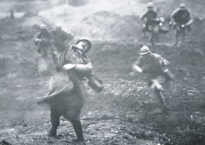 Französischer Soldat des Ersten Weltkriegs, der während eines Angriffs an der Westfront getroffen wurde