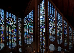 Fenster mit Darstellung der neu eingesetzten Fenster, ursprünglich aus der Kirche St. Vincent von French School