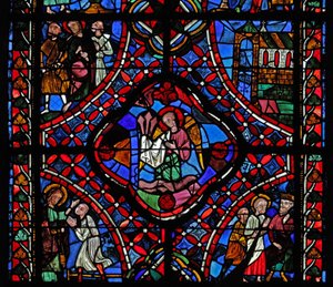 Fenster, Darstellung des zweiten Abschnitts des Heiligen Jakobus-Fensters, w5: In der Mitte sind die Nägel der Passion; Philetus wird bekehrt; Hermogenes mit dem Heiligen Jakobus; eine Kirche; Heiliger Jakobus mit 2 Männern von French School