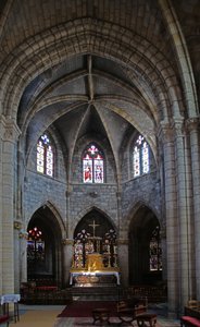 Fenster, den Blick nach Osten mit den Fenstern w1 und w2, die sich mit der Bruderschaft der Eucharistie hinter dem Altar befassen, darstellend (Ansicht) von French School