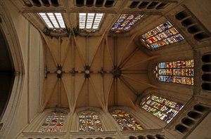 Fensteransicht des Chors mit Darstellung der Gewölbe und Obergadenfenster des Chors