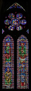 Fenster w102 mit Darstellung von St. Petrus und St. Andreas; Kathedrale von Soissons und ein Bischof; in der Rose Szenen aus dem Leben von St. Petrus von French School