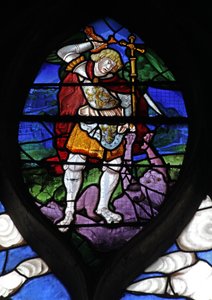 Fenster w10, das den Erzengel Michael darstellt