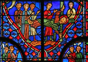 Fenster w11, St. Andreas an sein Kreuz gebunden und predigt der Menge