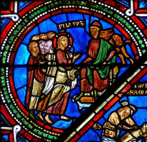 Fenster w15 zeigt Christus vor Pilatus von French School
