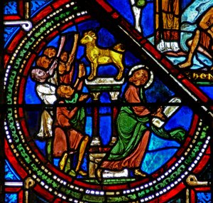 Fenster w15 zeigt Moses mit den Gesetzestafeln und das Goldene Kalb