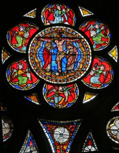 Fenster w15, die Kreuzigung darstellend (größtenteils modern)
