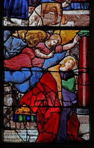 Fenster w18, das eine Szene aus dem Leben des heiligen Ivo darstellt