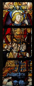 Fenster w1 zeigt St. Michael, einen Bischof, einen Montmorency und andere Stifter
