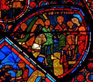 Fenster w24 zeigt eine Szene aus der Geschichte von Joseph: seine Brüder kommen an und Joseph umarmt Benjamin