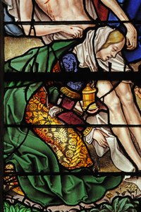 Fenster w4 mit einer Szene aus dem Leben der heiligen Maria Magdalena - die Heilige bei der Kreuzabnahme von French School