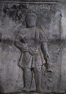 Kapitell der Nautes-Säule, Vulcan mit Hammer darstellend von Gallo Roman