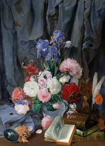 Stillleben mit Vase von Schnittblumen, Muscheln und Büchern von Gaspare Mattioli