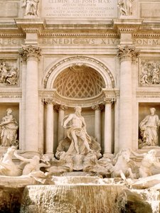 Pracht des Trevi-Brunnens