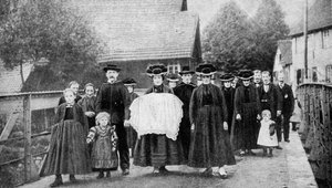 Eine Taufprozession, Schwarzwald, Deutschland, 1922