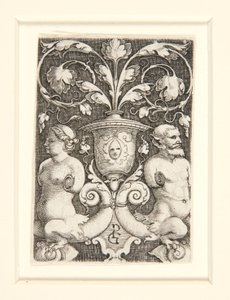Ornamentale Vase mit zwei Figuren von Georg Pencz