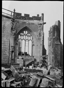Bombenschäden an der Kathedrale von Manchester, Greater Manchester, ca. 1940er Jahre von George Bernard Mason
