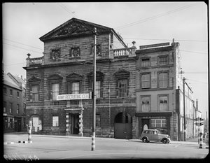 Derby Assembly Rooms, Marktplatz, Derby, 1942 von George Bernard Mason
