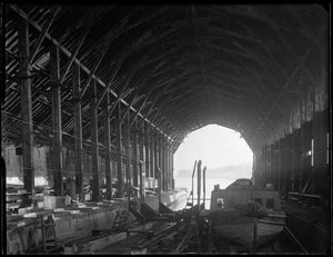 Devonport Dockyard, South Yard, Covered Slip No. 1, Devonport, Plymouth, 1942 von George Bernard Mason