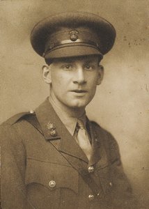 Porträt des Dichters Siegfried Loraine Sassoon 1886-1967, 1915 von George Charles Beresford
