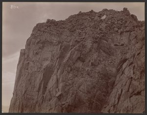 [Berggipfel mit Schuppen] von George Davidson