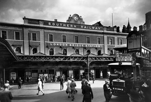 London Bridge Station, Southwark, London, ca. 1920-1930 von George Davison Reid
