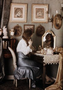 Frau bei ihrer Toilette - Autochrom von G. Henry, ca. 1910