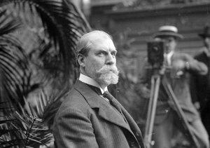 Charles E. Hughes vor der Kamera von George Grantham Bain