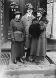 Fania Mindell, Herausgeber Harold Hersey und Marian Bloom, wahrscheinlich während des Bownsville-Prozesses, 1917 von George Grantham Bain