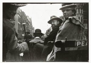 George Breitner und Marius Bauer in einer Kutsche in London von George Hendrik Breitner