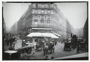 Straßenszene an einer belebten Kreuzung in Paris von George Hendrik Breitner