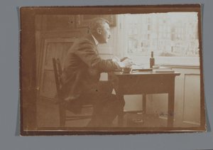 Willem Witsen an einem Schreibtisch in seinem Boot von George Hendrik Breitner