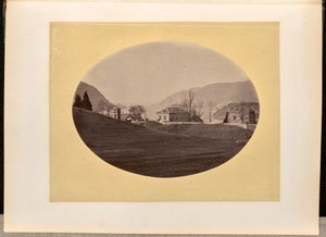 Häuser entlang eines Wasserfrontbereichs, West Point