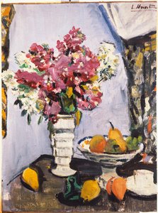 Sommerblüte und eine Schale mit Obst, mit einer Tasse und Untertasse